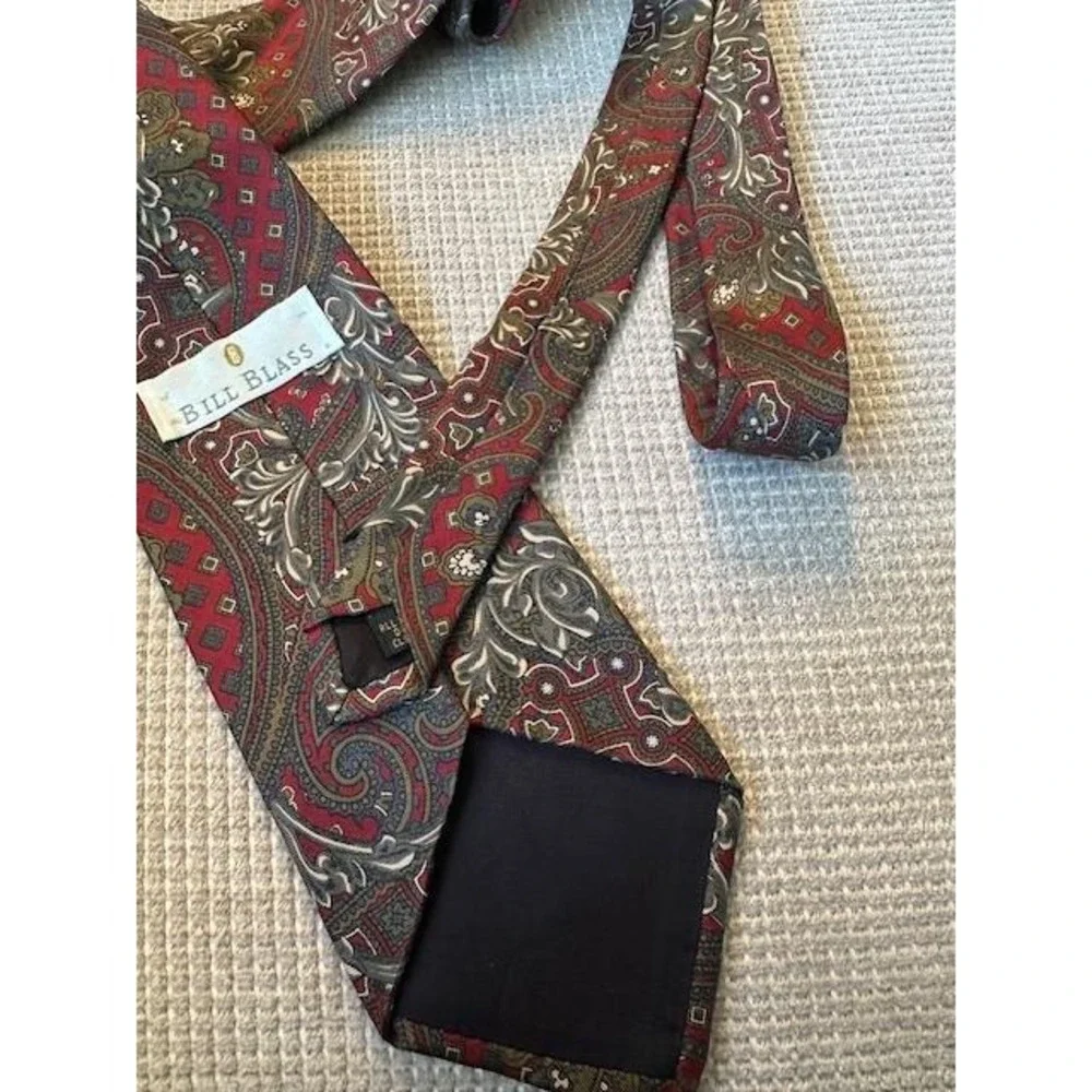 Bill Blass Mens Silk‎ Necktie Red Olive Green Gold Paisley Medallion Vintage Tie